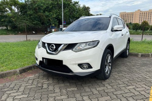 2015 Nissan X-Trail  2.5 ST AT FL bekas