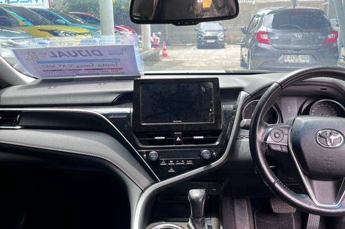 Dijual 2022 Toyota Camry 2.5 V AT bekas