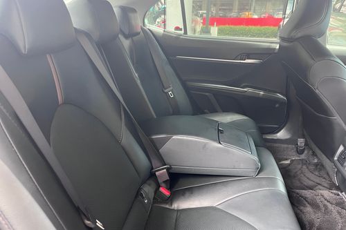 2022 Toyota Camry 2.5 V AT bekas