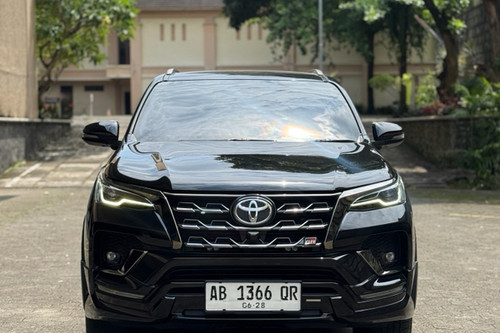 2023 Toyota Fortuner 4x2 2.8 GR Sport AT DSL bekas