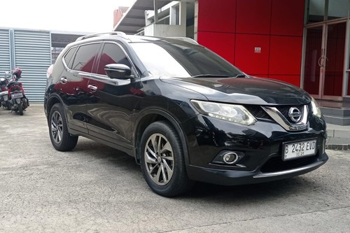 2015 Nissan X Trail  2.5 CVT bekas