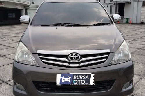 2011 Toyota Kijang Innova 2.0 V AT bekas