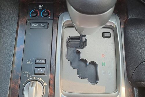 2012 Toyota Land Cruiser VX-R tua