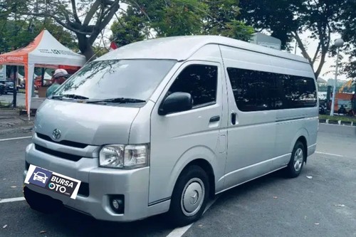Used 2017 Toyota Hiace Commuter Manual	Luxury
