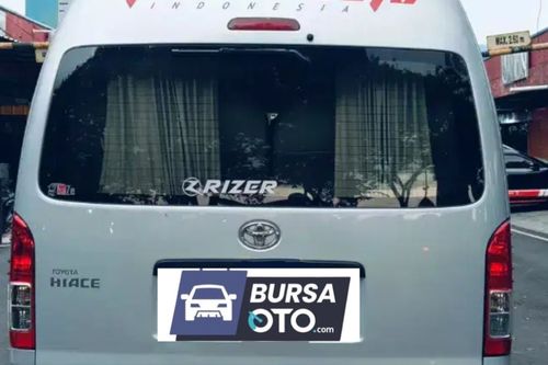 2017 Toyota Hiace Commuter Manual	Luxury tua