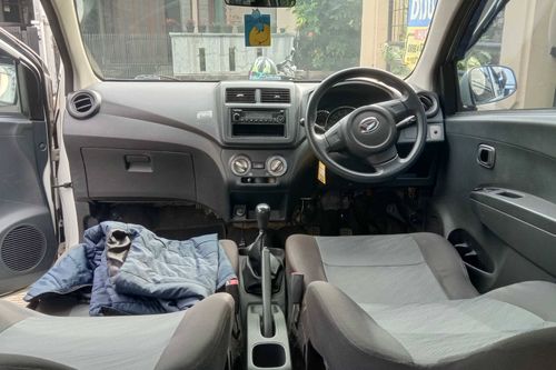 2017 Daihatsu Ayla 1.0L M MT bekas