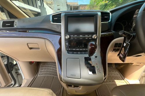 2012 Toyota Alphard 2.4 AT bekas