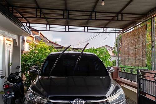 2017 Toyota Kijang Innova Zenix 2.0L V CVT bekas