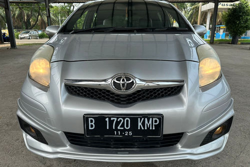 2010 Toyota Yaris  S Limited AT