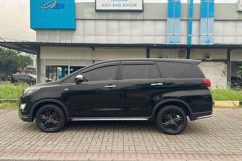 Old 2019 Toyota Kijang Innova 2.0L Venturer AT