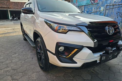 2019 Toyota Fortuner 4X2 G MT DIESEL TRD SPORTIVO