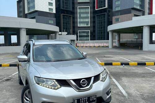 2015 Nissan X-Trail  `2.5 ST AT bekas