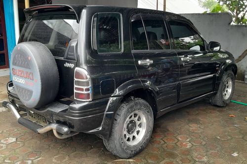 Second hand 2003 Suzuki Escudo Injection 1.6L MT 
