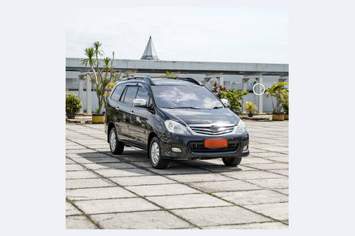 2010 Toyota Innova V AT bekas