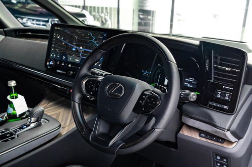 Used 2024 Lexus LM 350 7 Seater