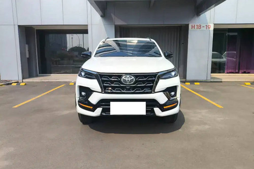 2022 Toyota Fortuner 4x2 2.8 GR Sport AT DSL bekas