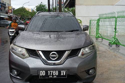 2015 Nissan X Trail  2.5 CVT bekas