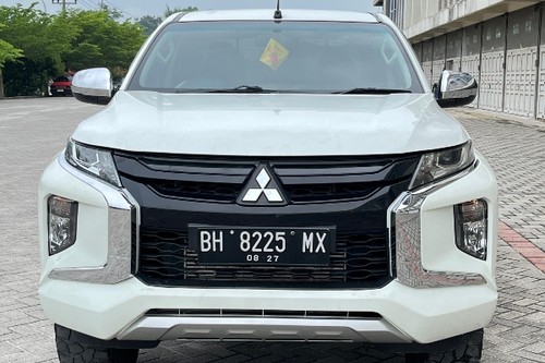 2022 Mitsubishi Strada TRITON DBL CBN GLS 2.5 PU bekas