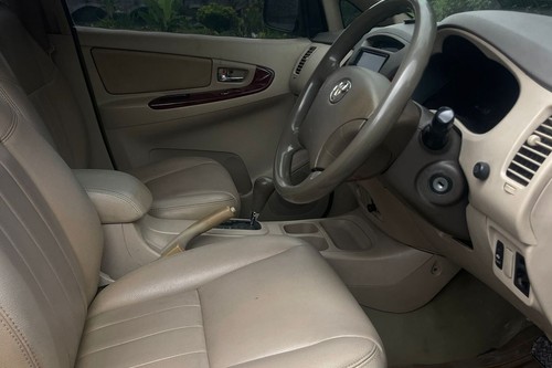 Dijual 2006 Toyota Kijang Innova 2.0 V AT bekas