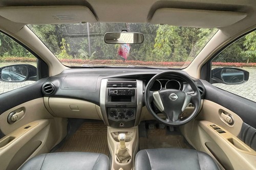 Dijual 2013 Nissan Grand Livina 1.5 SV MT bekas