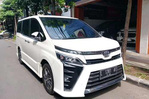 2020 Toyota Voxy 2.0 CVT