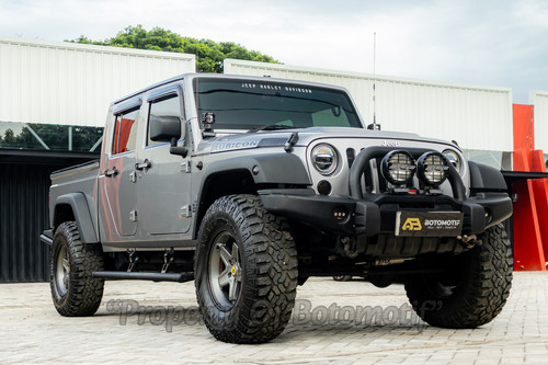 2014 Jeep Gladiator Rubicon bekas