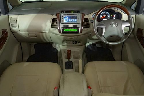 2013 Toyota Innova BENSIN V LUXURY 2.0 AT bekas