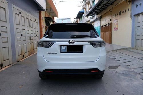 Second hand 2014 Toyota Harrier 2.0L AT 