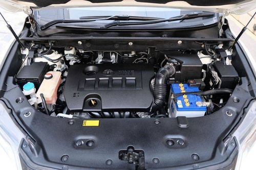 Second hand 2014 Toyota Harrier 2.0L AT 