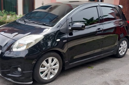 2012 Toyota Yaris E 1.5L MT