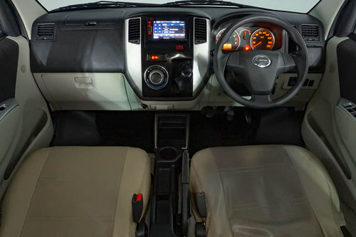 Used 2015 Daihatsu Luxio X MT