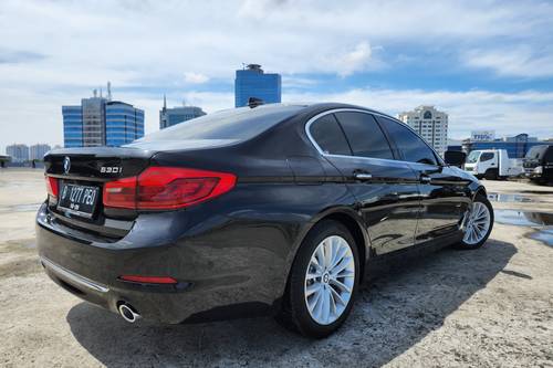 2015 BMW 5 Series Sedan  530i Luxury