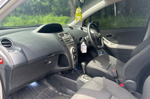2013 Toyota Yaris E AT bekas