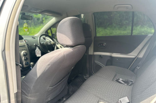 2013 Toyota Yaris E AT bekas