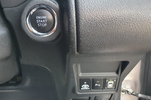 Dijual 2019 Toyota Kijang Innova 2.0L Venturer AT bekas