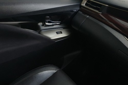 2019 Toyota Kijang Innova 2.0L Venturer AT bekas