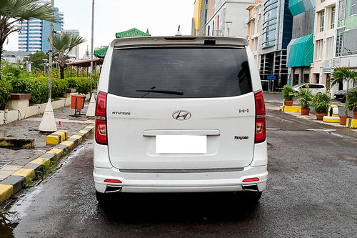 Dijual 2011 Hyundai H1 2.4L ROYALE AT bekas