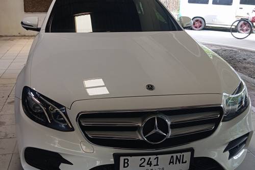 2017 Mercedes Benz E-Class  E 300 AMG Line bekas