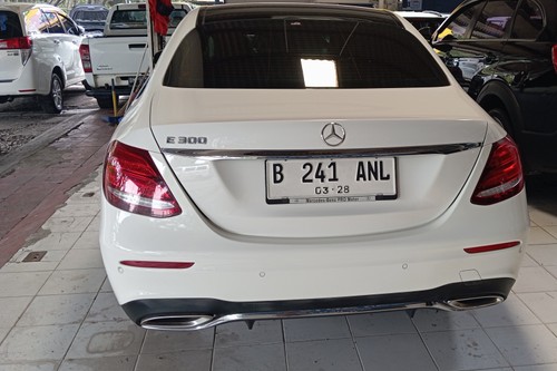 Dijual 2017 Mercedes Benz E-Class E 300 AMG Line bekas
