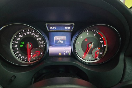 Dijual 2015 Mercedes Benz GLA-Class 200 bekas