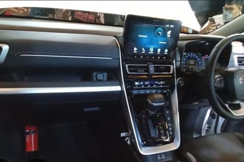 2023 Toyota Kijang Innova Zenix Hybrid EV 2.0L Q HV CVT TSS Modellista bekas