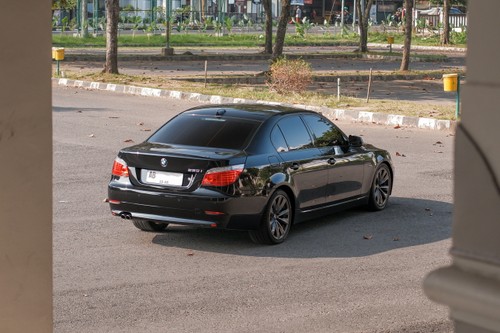 Dijual 2010 BMW 5 Series Sedan 530i E60 AT STEPTRONIC bekas