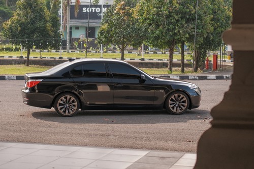 2010 BMW 5 Series Sedan 530i E60 AT STEPTRONIC bekas