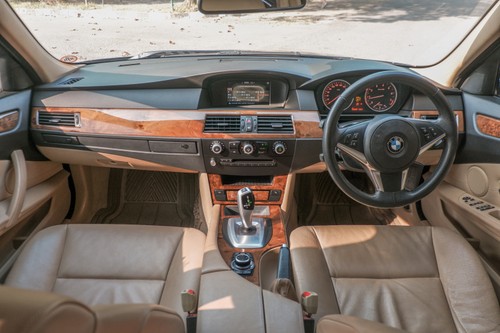 Dijual 2010 BMW 5 Series Sedan 530i E60 AT STEPTRONIC bekas