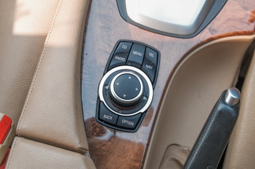 Dijual 2010 BMW 5 Series Sedan 530i E60 AT STEPTRONIC bekas