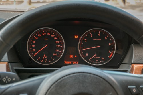 Dijual 2010 BMW 5 Series Sedan 530i E60 AT STEPTRONIC bekas