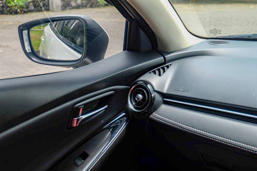 Dijual 2017 Mazda 2 SKYACTIVE R A/T bekas