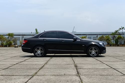 Second hand 2011 Mercedes Benz C-Class Sedan C 200 