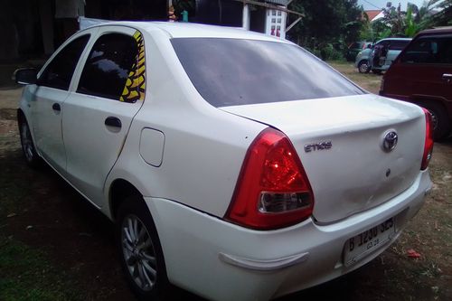 2013 Toyota Etios E MT tua
