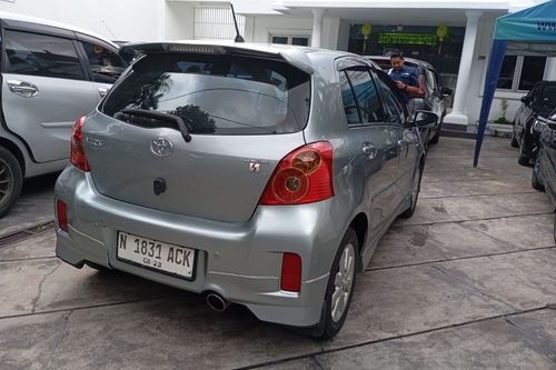 2013 Toyota Yaris  S Limited AT